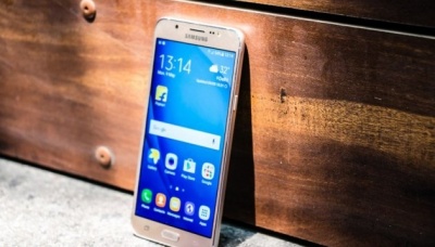 Samsung представив два нові смартфони серії Galaxy J