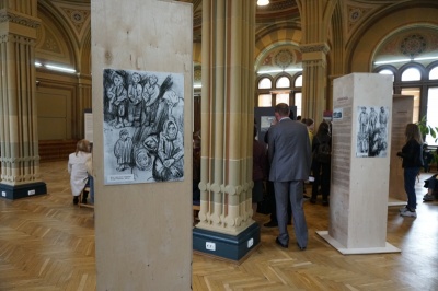У Чернівцях відкрили виставку пам’яті Голокосту – фото
