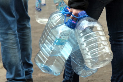 Чернівці без води: адреси, куди підвозять питну воду автоцистернами