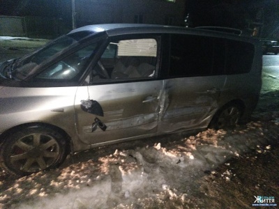 У Кіцмані п'яний водій «євробляхи» збив двох пішоходів на тротуарі - фото