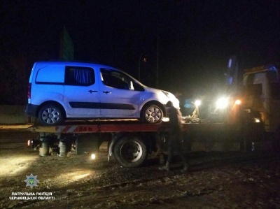 У Чернівцях п’яний водій врізався в мікроавтобус, одна людина постраждала