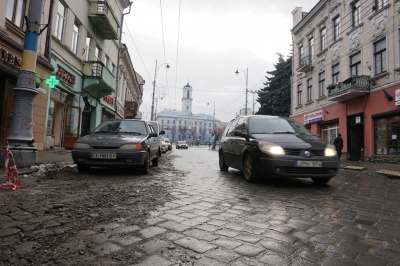 У центрі Чернівців на півтора місяця обмежать рух на Головній