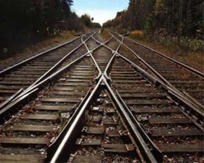 Загибель чоловіка на залізниці в Чернівцях: які версії розглядає поліція