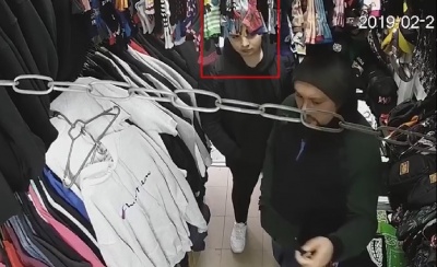 Крадіжка у магазині одягу в Чернівцях: завдяки соцмережі молодики компенсували вкрадене - відео