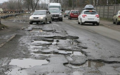 Грошей мало: для ремонту доріг на Буковині передбачили 225 мільйонів