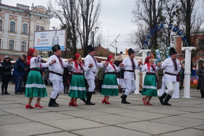 У Чернівцях проводять 14-ий Буковинський туристичний ярмарок - фото