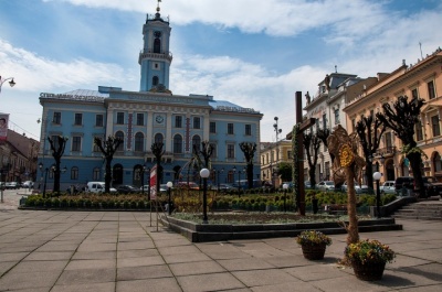 Демонтаж хреста у центрі Чернівців: у ратуші придумали, як уникнути вирішення проблеми