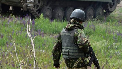 Бойовики обстрілюють позиції ЗСУ на Донбасі. Загинув військовий