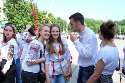 Сьогодні в Україні відзначають День вишиванки