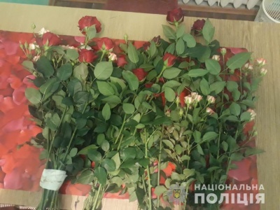 На Буковині викрали троянди та металобрухт