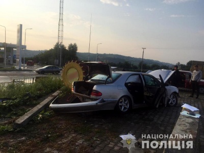 Водій втік, покинувши травмованого пасажира: відомі деталі ранкової ДТП на Буковині