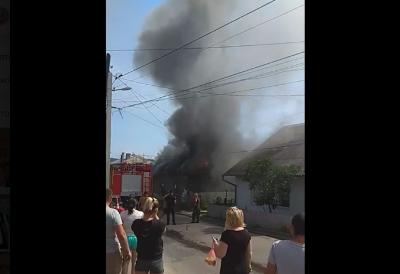 У Садгорі горить житловий будинок - відео