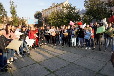 Чернівцям не вдалося побити всеукраїнський рекорд із бою подушками – фото