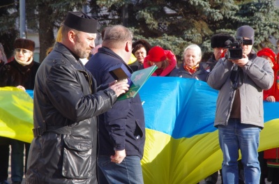 День Соборності України: у центрі Чернівців утворили ланцюг єднання – фото