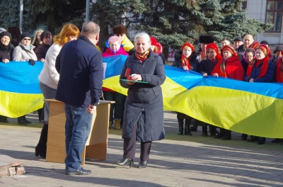 День Соборності України: у центрі Чернівців утворили ланцюг єднання – фото