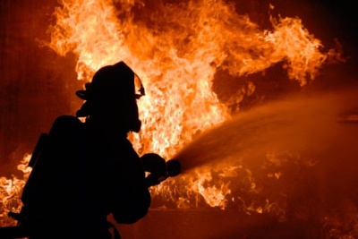 Масштабна пожежа: уночі на Буковині горів столярний цех площею 1000 кв м