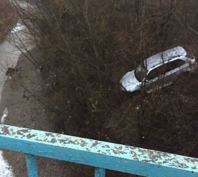 ДТП на Буковині: позашляховик зіштовхнувся із підводою - фото