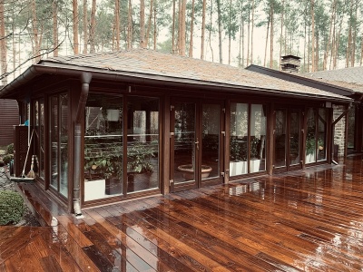 Стильно і екологічно, або Чому дерев’яні вікна і двері кращі за металопластикові?*