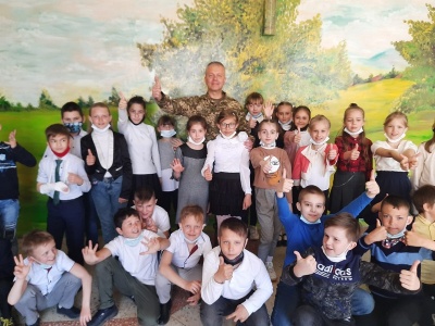 Більше ніж благодійність: «АТБ» передала три тисячі великодніх подарунків дітям із «сірої» зони Донбасу*