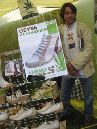 Взуття з конопель і “расточки” пропонували на фестивалі у Космачі