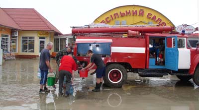 Затоплено Калинівський ринок (фоторепортаж, оновлено о 16.30)