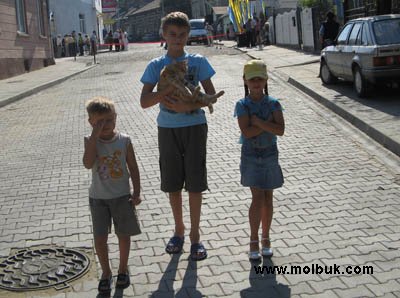 На відреставрованій вулиці погано встановили люки