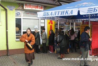 Ввечері в магазинах важко знайти хліб