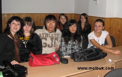 Студенти з Китаю вчать економіку в Чернівцях