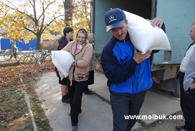 Потерпілим від повені везуть харчі навіть із Києва