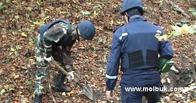 Журналісти натрапили на міну