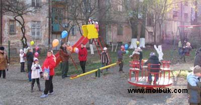 Ще один дитячий майданчик відкрито за кошти спонсора