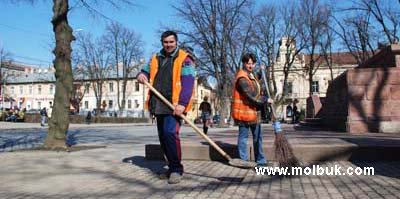 Двірники прибиратимуть і в новорічну, і в різдвяну ночі