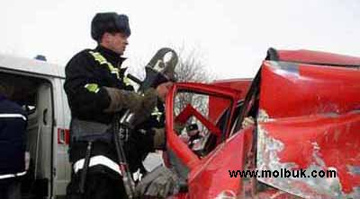 "Тойота" врізалася у дерево, загинув 19-річний пасажир