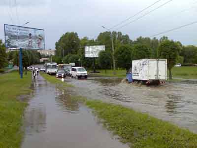 Злива зупинила тролейбуси 