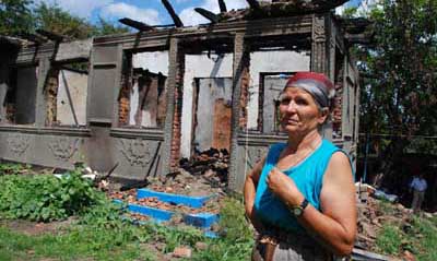 Згорів будинок – пенсіонери мешкають у... садку