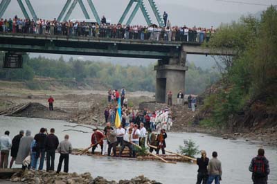 На гуцульському фестивалі приготували найбільшу кулешу