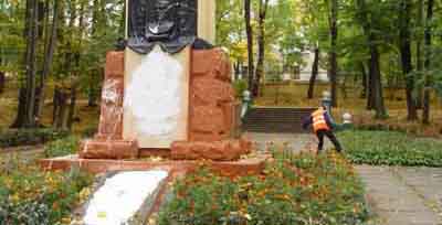 Студент осквернив пам’ятник генералу