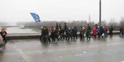 Підприємці рвуться торгувати - перекривали Калинівську Підприємці рвуться торгувати - перекривали Калинівську