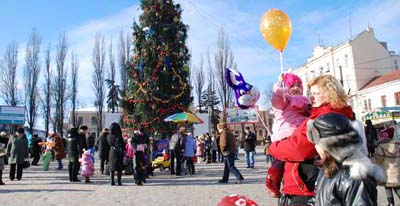 Святкову ялинку відкриють на свято Миколая Святкову ялинку відкриють на свято Миколая