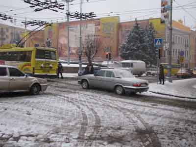 Сніг паралізував Чернівці