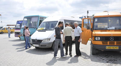 Нову автостанцію пасажири не можуть знайти