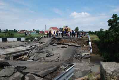 Разом з літньою кухнею знесло 80-річну бабусю