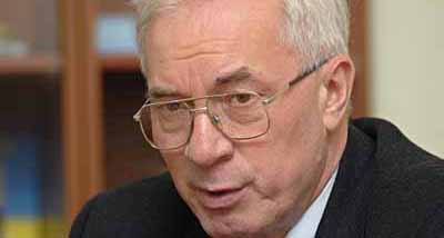 Азаров хоче повернути заробітчан з Європи Азаров хоче повернути заробітчан з Європи