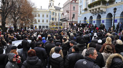 Більше тисячі підприємців заблокували двері Чернівецької мерії