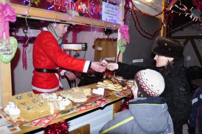 Відкрили різдвяне містечко на Соборній площі Чернівців