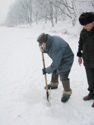 Зимова риболовля на озері (фоторепортаж)