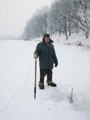 Зимова риболовля на озері (фоторепортаж)