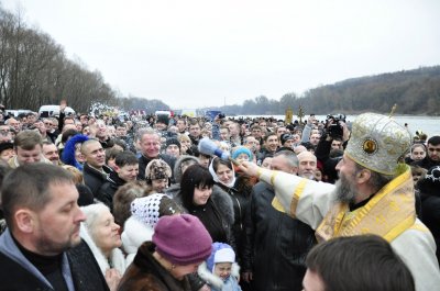 Освячення води у Пруті на Водохреще (фоторепортаж)