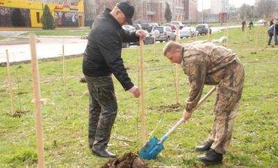 У Чернівцях відновили алею журналістів