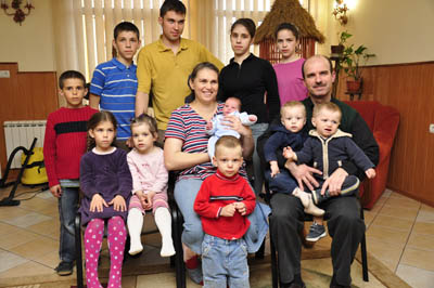 На Буковині родина виховує 20 дітей (ФОТО)